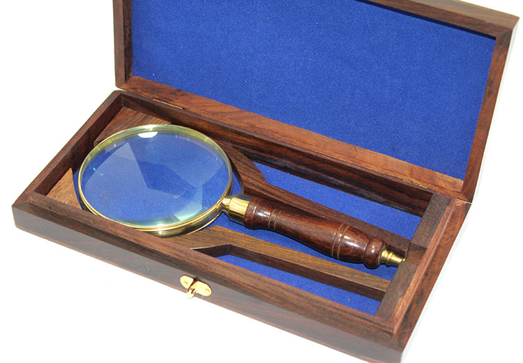 Brass%20Magnifier%20in%20Wooden%20Box%202055