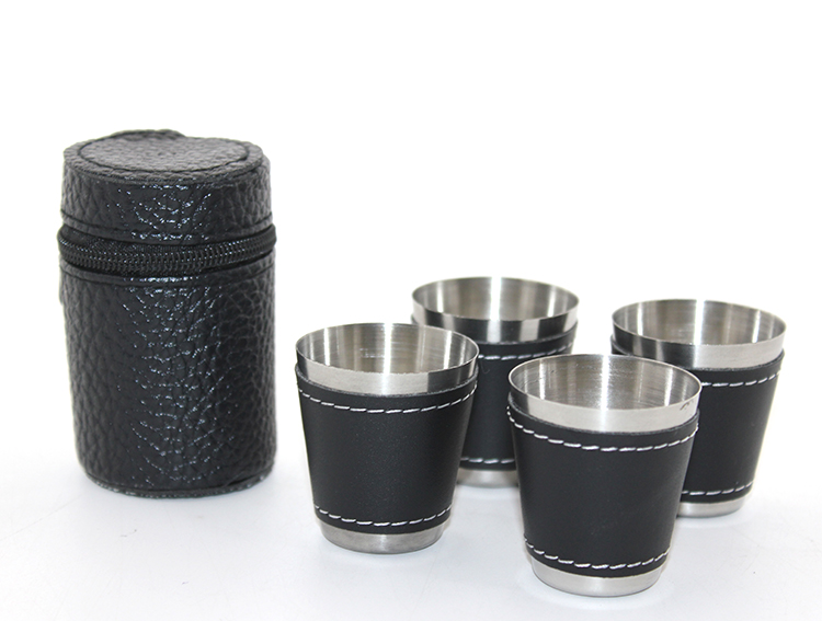 Set%20of%204%20Shot%20Glasses%20with%20Leather%20Case%20Alk2668