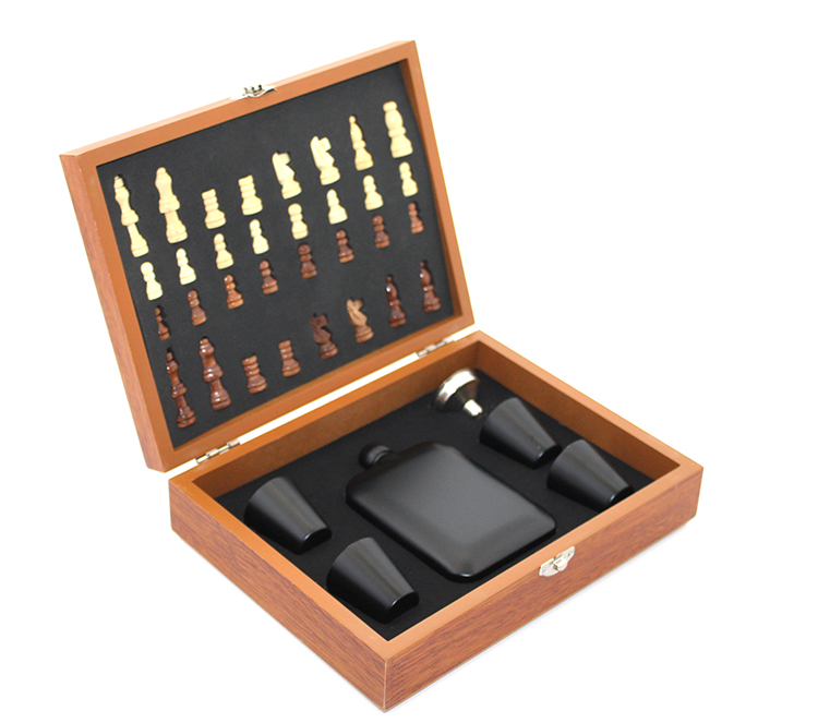 Wooden%20Boxed%20Chess%20Flask%20Set%20Alk2682