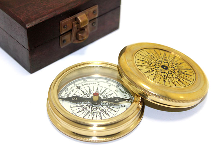 Brass%20Compass%20in%20Wooden%20Box%20KSK115