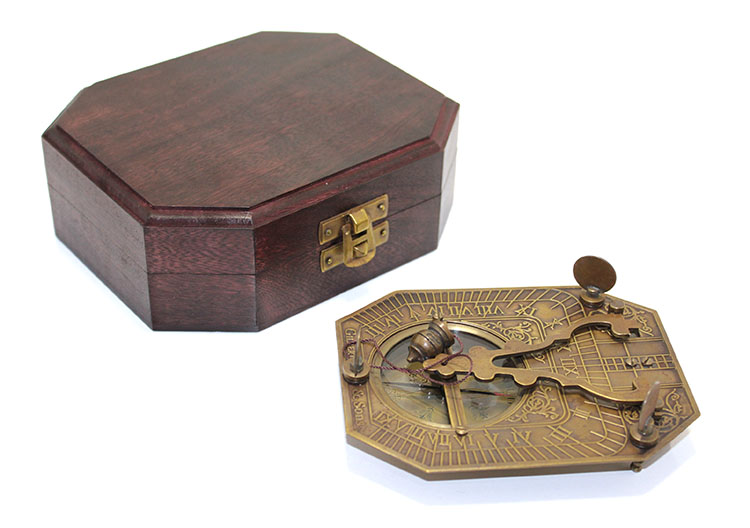 Brass%20Compass%20in%20Wooden%20Box%20KSK122