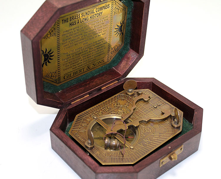 Brass%20Compass%20in%20Wooden%20Box%20KSK122