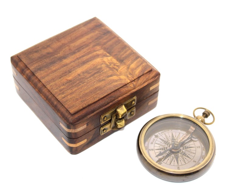 Brass%20Compass%20in%20Wooden%20Box%20Ksk2105