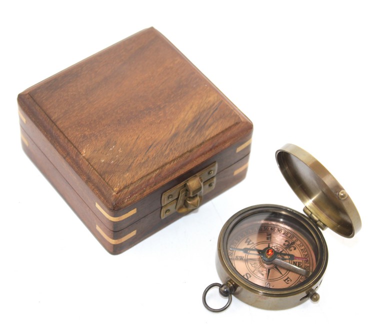 Brass%20Compass%20in%20Wooden%20Box%20Ksk2130