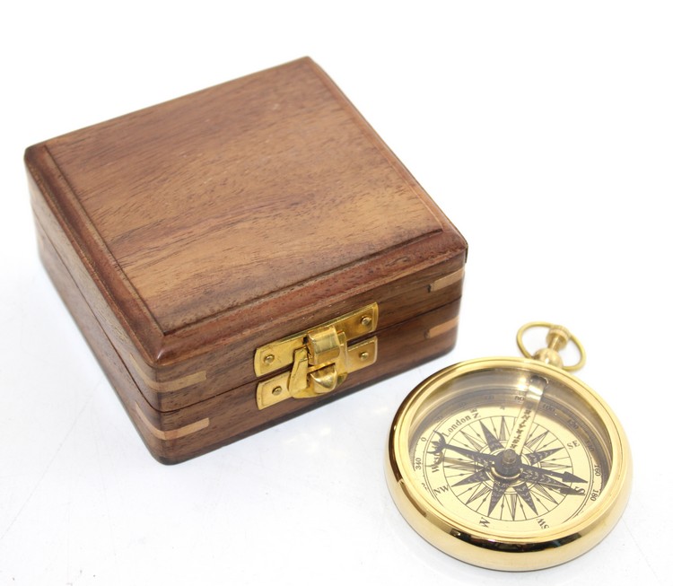 Brass%20Compass%20in%20Wooden%20Box%20Ksk2131