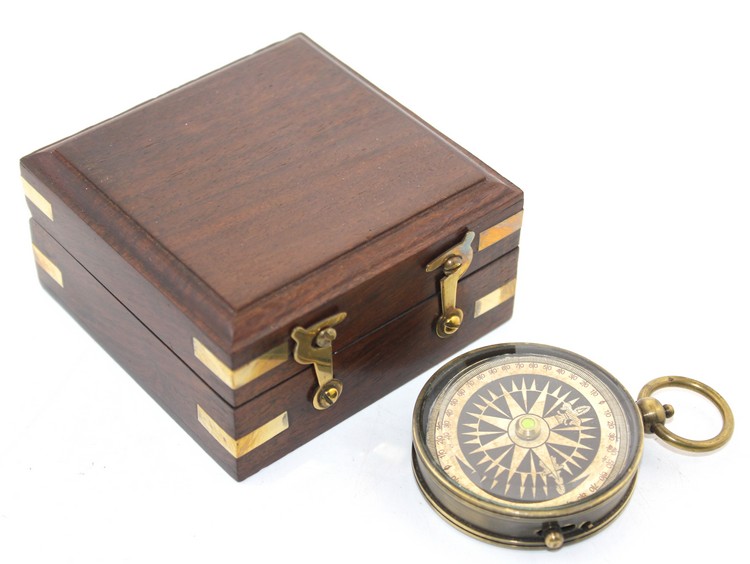 Brass%20Compass%20in%20Wooden%20Box%20Ksk3012