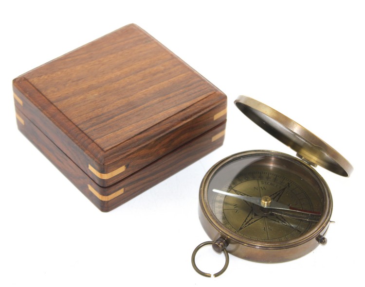 Brass%20Compass%20in%20Wooden%20Box%20Ksk3013