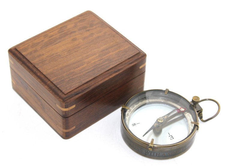 Brass%20Compass%20in%20Wooden%20Box%20Ksk3014