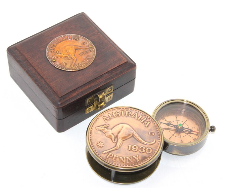 Brass%20Compass%20in%20Wooden%20Box%20Ksk3017