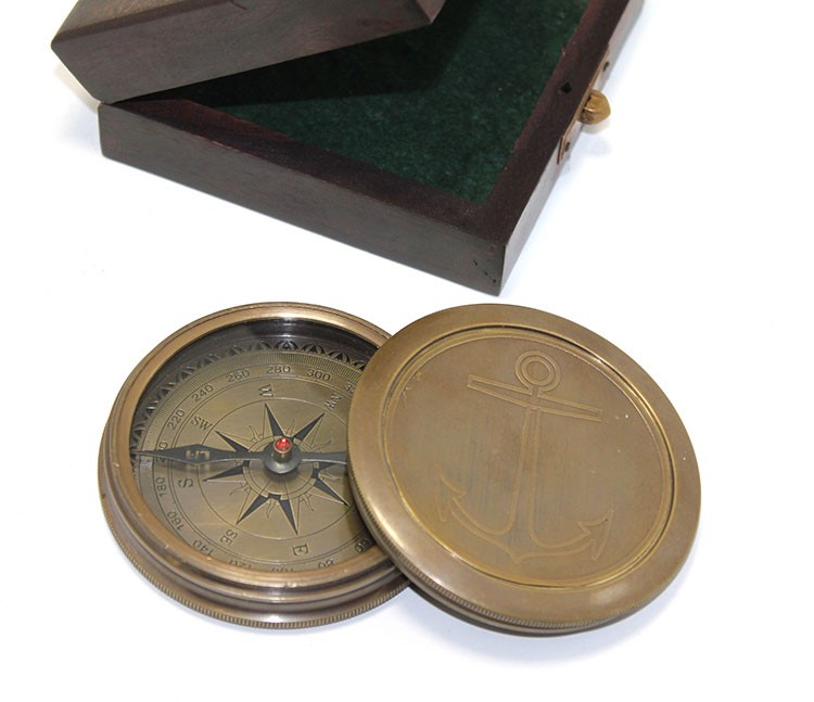 Brass%20Compass%20in%20Wooden%20Box%20KSK41