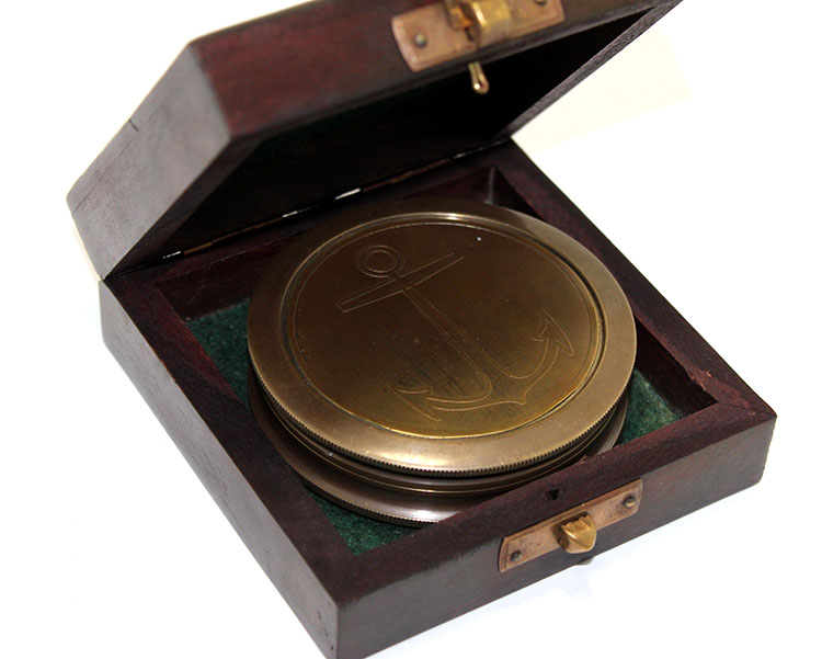 Brass%20Compass%20in%20Wooden%20Box%20KSK41