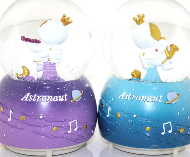 Snow Globe Light Music Globe 13 Cm ALK294